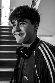 Gijs Ruigt as Jeffrey in Olli 2024