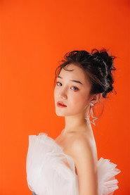 Li Tong as Bai Xiaoling/Xu Mengmeng in Out Of Contact 