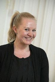 Lotta Backlund as Narrator in Prime Time 2016