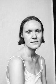 Síofra O'Meara as Sarah in Bean 2026
