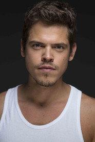 Ivan Arcuschin as Garoto Boate in Angela 2023