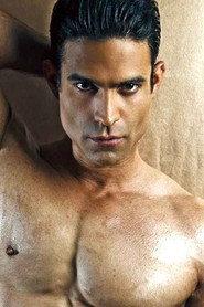 Juan Vidal as Roberto in Desnudos 2004