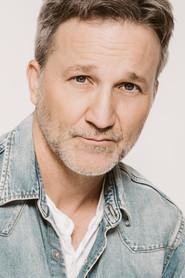 Breckin Meyer as Charlie McKay in Kate & Leopold 2001