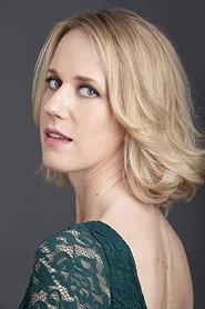 Verónica Polo as Cate in Un Amor por Revelar 2016
