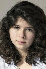 Nina Simonpoli-Barthelemy as Nina in Raining Cats and Dogs 2019