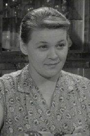 Zoya Osmolovskaya as Valentina Vlasovna in Roadside 1978