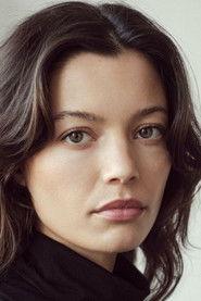 Vivien König as  in Follow 2020
