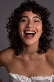 Flora Sandyá as Luana in Salve, Guys! 2023