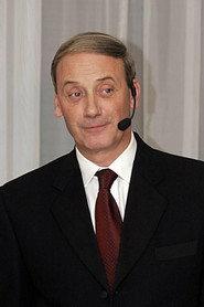 Dariusz Szpakowski as Self in Mundial: The Highest Stakes 2014