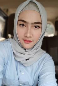 Maya Yuliana as Nisa in Ketika Tuhan Jatuh Cinta 2014