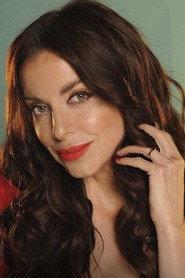 Mercedes Funes as Vampiresa in No muertos 1999