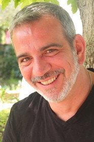 Vincent Azé as André Maréchal, the banker in À vos souhaits 2018