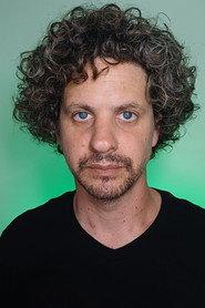 Gerardo Della Vecchia as Kiosquero in Una de tantas 2024