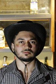 Vitor Peti as Vitor in O Lenhador Assassino 2021
