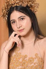 Bulan Sutena as Tari in Rambut Kafan 2024