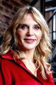 Karlijn Sileghem as Coach Kim in Maturation Station 