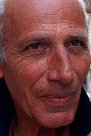 Denis Seurat as Le chauffeur de taxi in Brothers: Red Roulette 1995