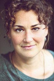 Élisabeth Sirois as Co-animatrice de Joe Blob in Nut Jobs 2022
