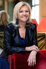 Anne Méaux as Self - Guest in Ardisson, l'Homme en Noir : l'hommage 2025