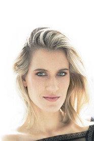 Alison Wandzura as Alice in Darrow & Darrow 2017