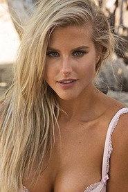 Brennah Black as Susan King in Killer Looks 2018