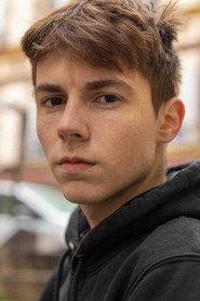 Antoine Cohaut as Xavier in Trouble Journée 2021