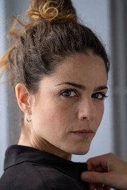 Déborah Guerrero as Alicia in Remember Me 2021