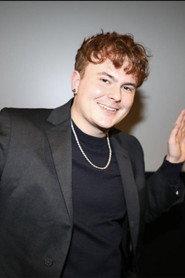 Isaac Moore as Melvin Goldstein in A Likely Story 2024