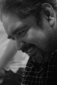 Julio Cesar Flores as Papá (voz) in Recuerdo Compacto 2020