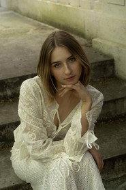 Justine Gohier as Paula in AMER D'I 2026