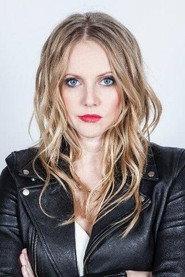 Maud Bettina-Marie as Elle in Olive 2021