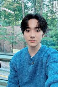 Aaron Kwak as Self in 2021 NEW YEAR’S EVE LIVE presented by Weverse 2020