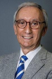 Júlio Isidro as Narrator in The Guns and the People 1975