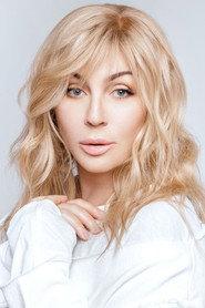 Iryna Bilyk as Alice's mother in Alice in Wonderland 2014