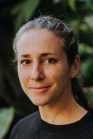 María Laura Berch as Voz Llamada in Nothing Between Us 2026