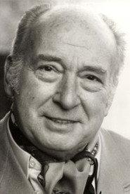 Alf Marholm as Chief Editor in Lovec senzací 1989