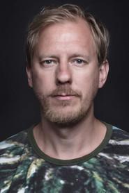 Janek Joost as Dr. Raag in The Chuck Band Show 2019