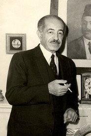 Hassan Ramzy as دكتور مختار in The secrets of the world 1942
