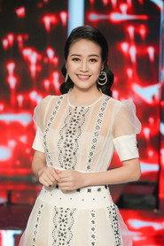 Phí Linh as Jewellery's Staff in Cu Li Never Cries 2024