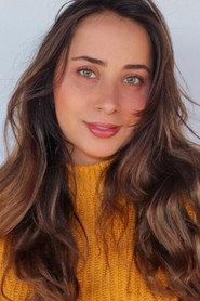 Manu Macedo as Camila in O Livro dos Arrepios: A Garota Final