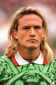 Luis Hernández as Matador in Va por Diego 2021