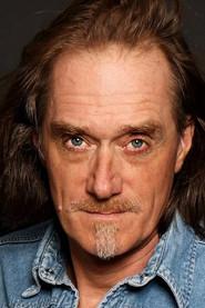 Norbert Sluzalek as Monette in Mute 2019