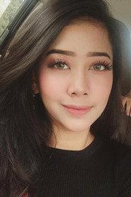 Fatin Afeefa as Nek Jah Muda in Volkswagen Kuning 2016