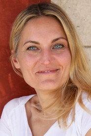 Olga Rossi as Irene in Tu mi nascondi qualcosa 2018