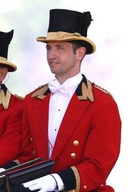 Andrew Leckie as Officer Farrow in Invisible Men 2015