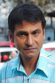 Ratan Sarkhel as Tarapada in Teenkahon 2014