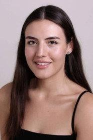 Alondra Tapia as Oficinista 2 in ¡Muak! 2024