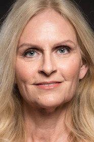Jennifer Emett as Lindy in Mother of the Year