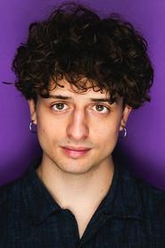 Riccardo Suarez as Victor bambino (voice) in La Valigia 2014