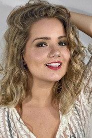 Tatyane Goulart as Betina in Sandy & Junior Especial 1998